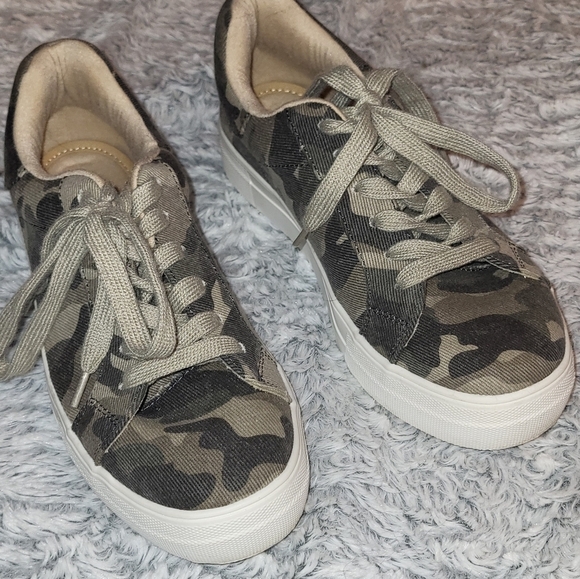 Camo Sneakers - Picture 6 of 8